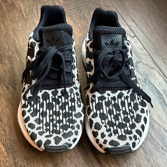 Adidas Women’s Swift Run Leopard Shoes size 7.5 (BL) - Picture 4 of 7